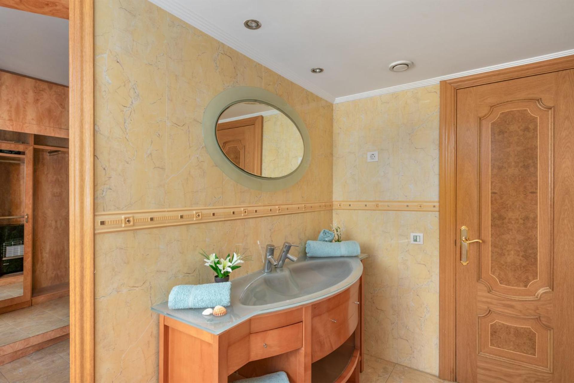 Beachfront, Two Bed- & Bathrooms, Private Parking Fuengirola Eksteriør billede