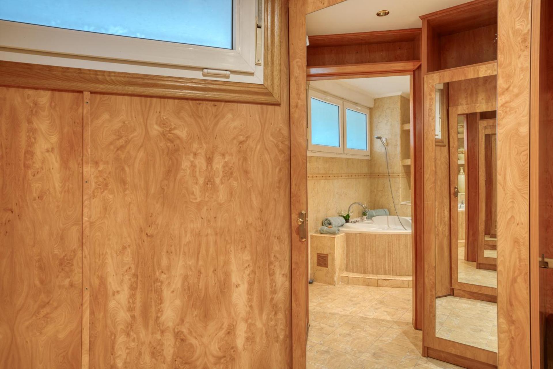 Beachfront, Two Bed- & Bathrooms, Private Parking Fuengirola Eksteriør billede