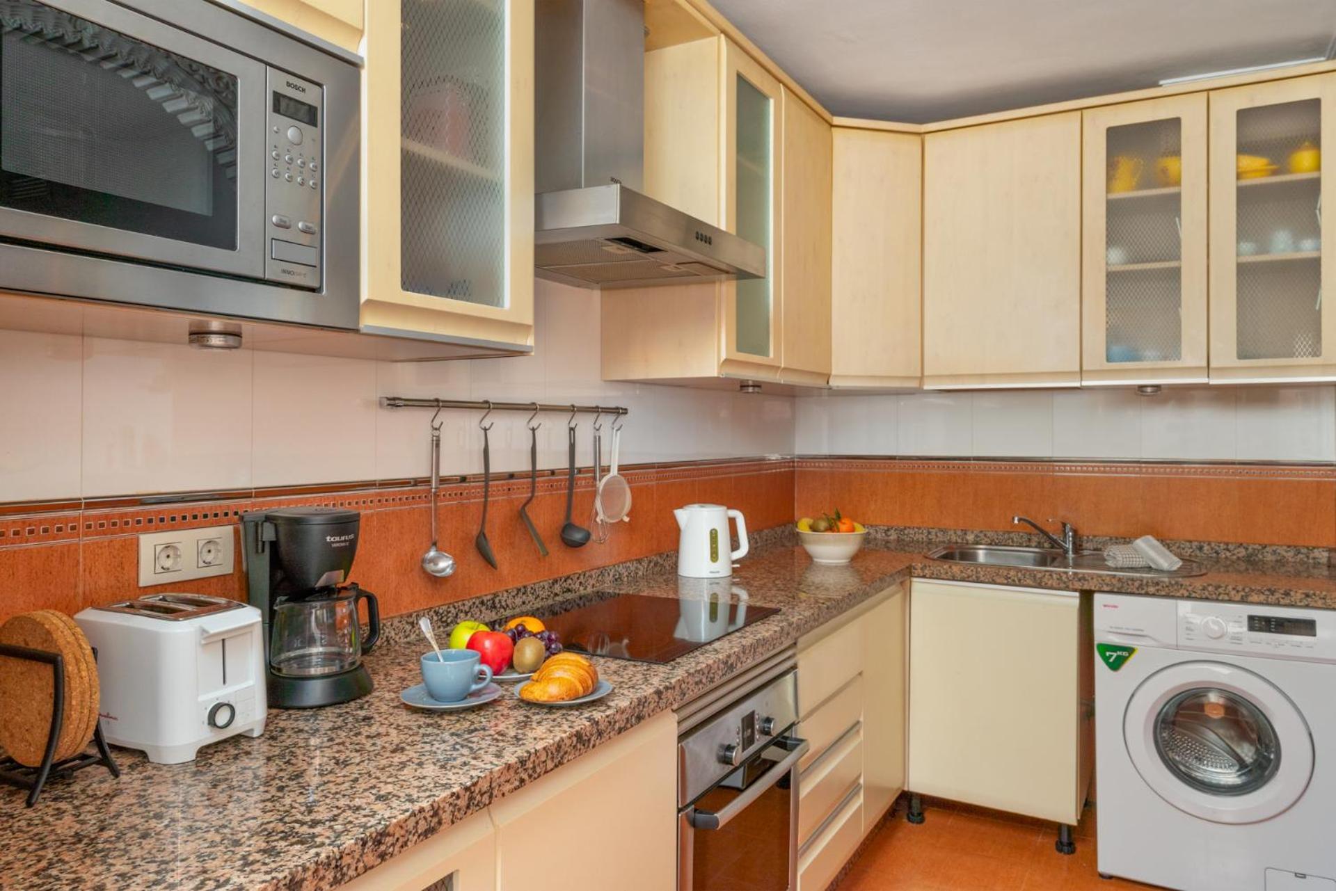 Beachfront, Two Bed- & Bathrooms, Private Parking Fuengirola Eksteriør billede